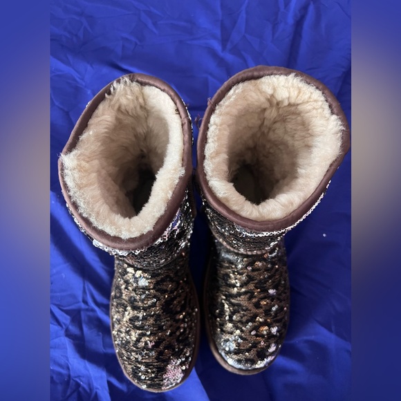 Uggs Size 6 - Picture 3 of 5